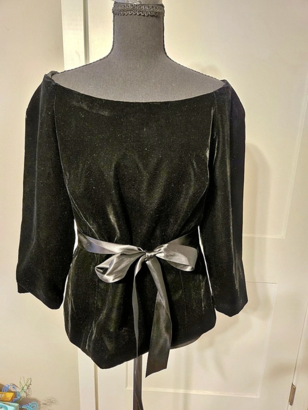 Vintage Victor Costa Black Velvet Portrait Neck Tie Waist Blouse -10